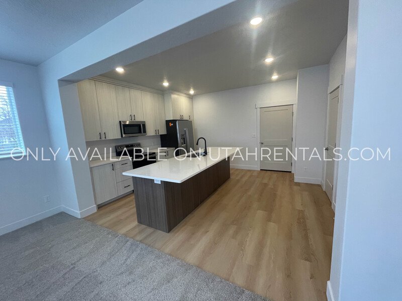 New Townhome in Springville Available now! property image