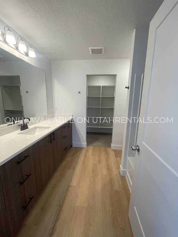 New Townhome in Springville Available now! property image