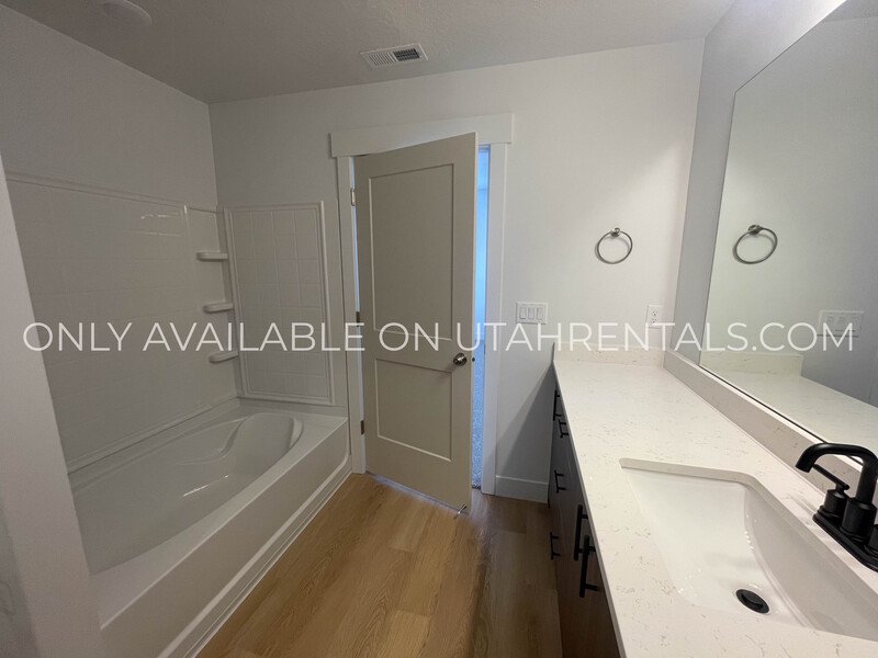 New Townhome in Springville Available now! property image