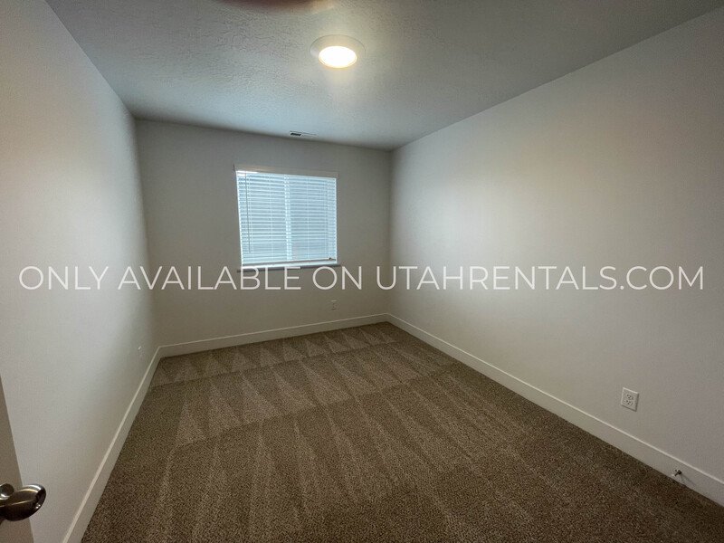 New Townhome in Springville Available now! property image