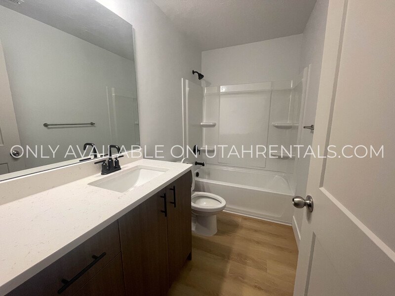 New Townhome in Springville Available now! property image