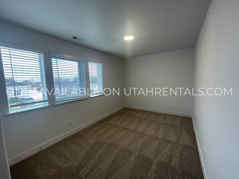 New Townhome in Springville Available now! property image