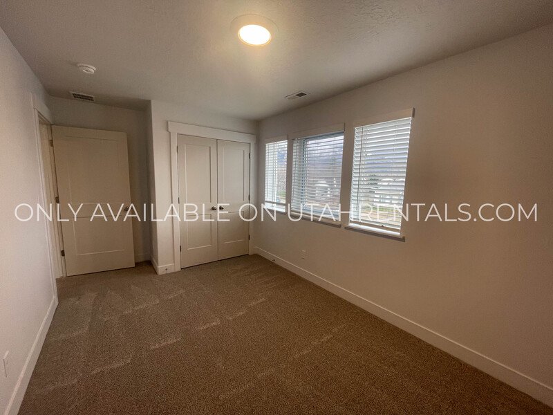 New Townhome in Springville Available now! property image