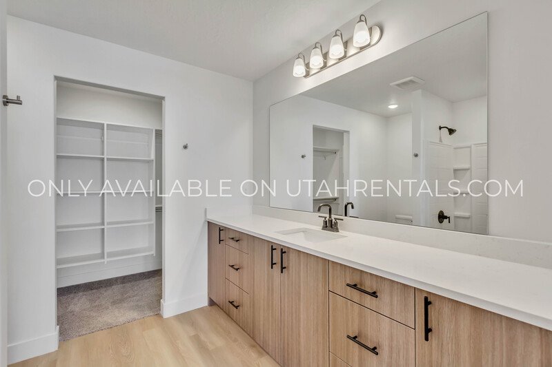 Brand New Townhome in Springville property image