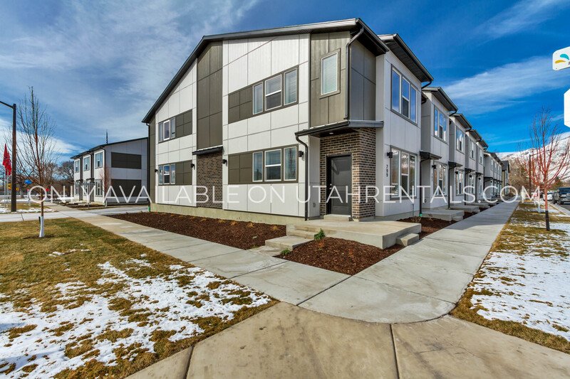 New Townhome in Springville Available now! property image
