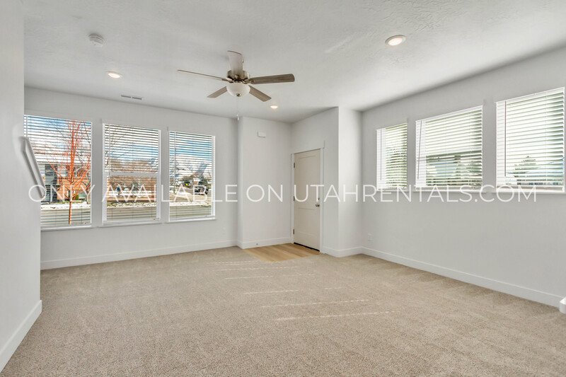 New Townhome in Springville Available now! property image