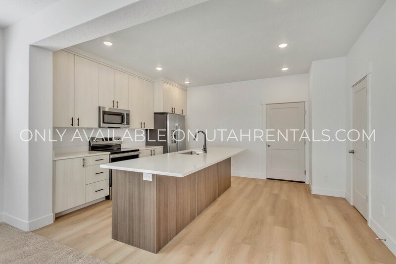 New Townhome in Springville Available now! property image