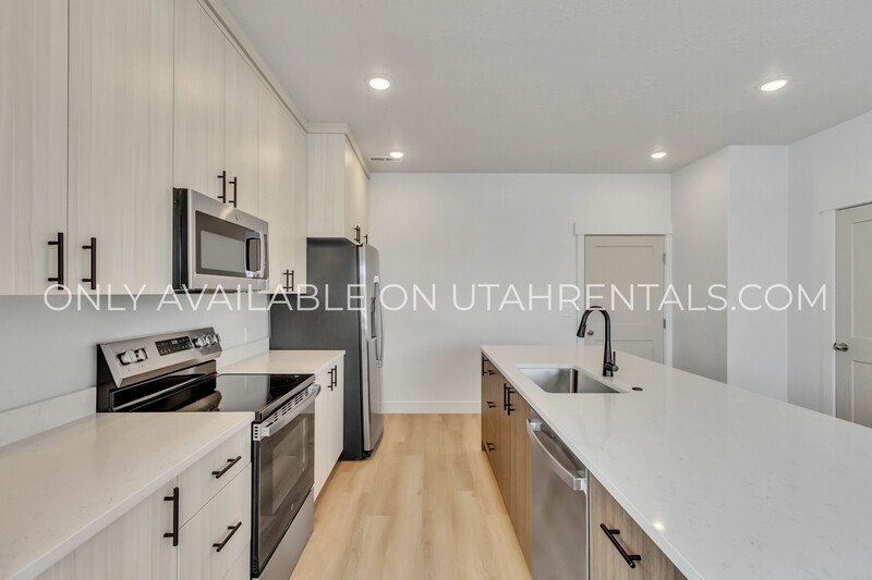 New Townhome in Springville Available now! property image