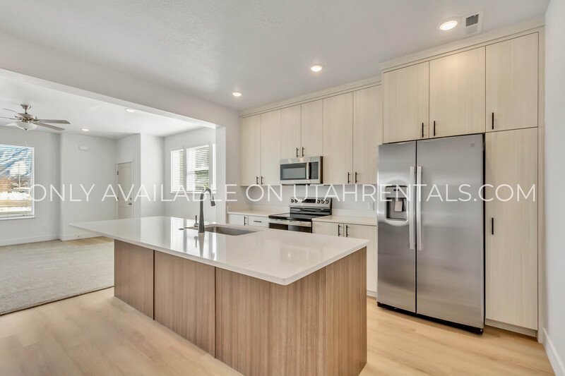 New Townhome in Springville Available now! property image