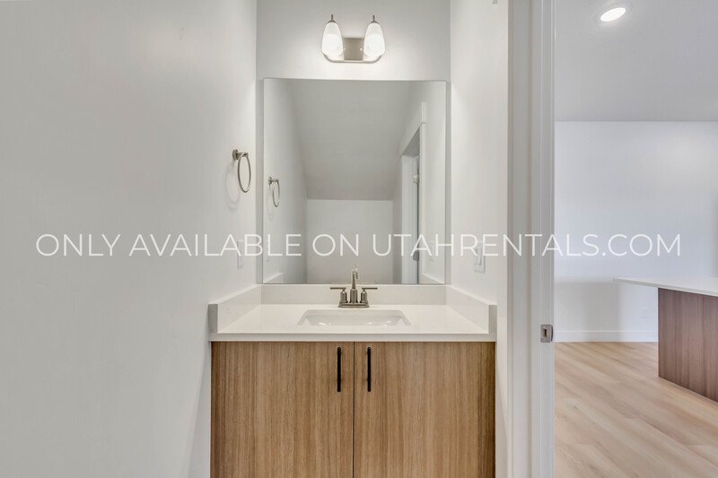 New Townhome in Springville Available now! property image