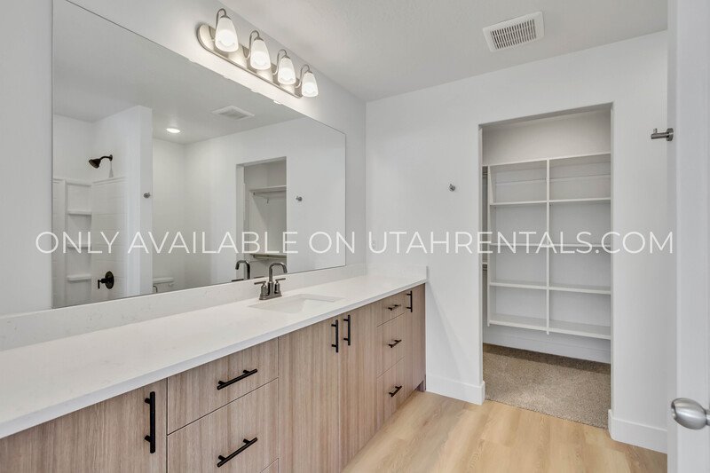 New Townhome in Springville Available now! property image