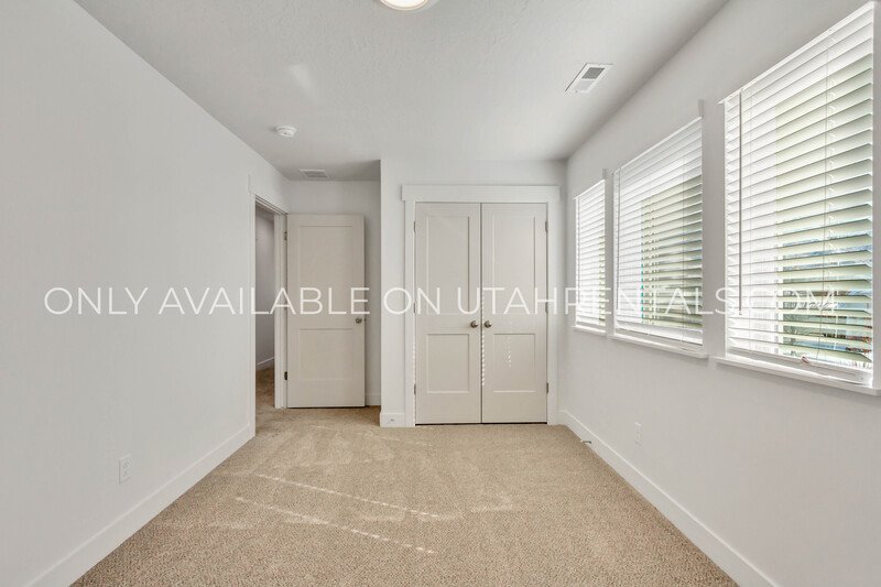 New Townhome in Springville Available now! property image