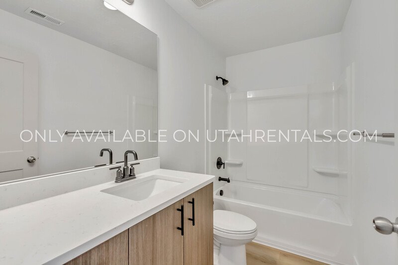 New Townhome in Springville Available now! property image