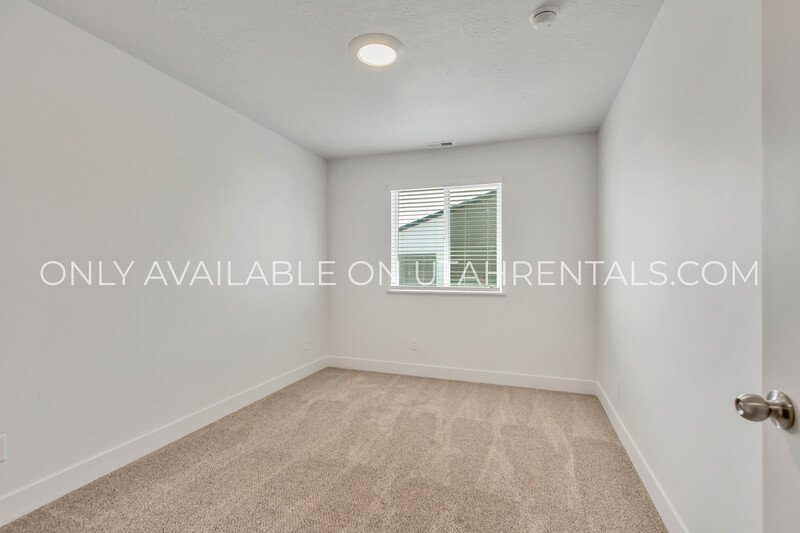 New Townhome in Springville Available now! property image