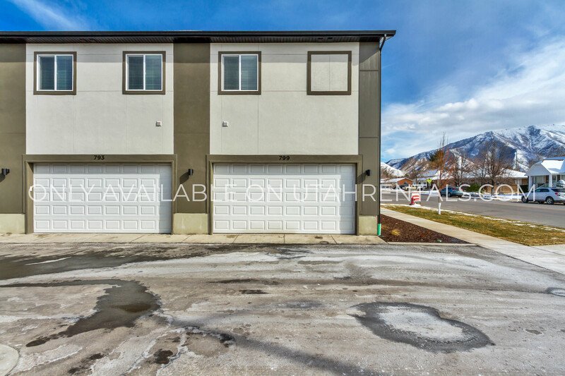 New Townhome in Springville Available now! property image