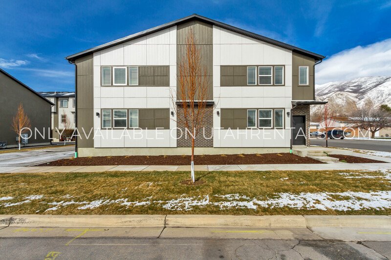 New Townhome in Springville Available now! property image