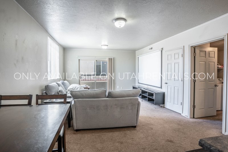Single Bedroom in coveted Lanai apartment. property image