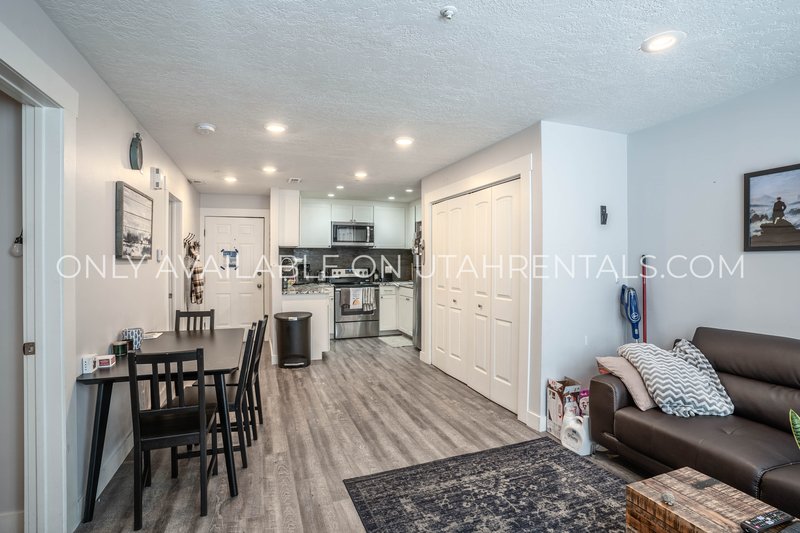 Private Room & Bathroom at The Avenues! property image