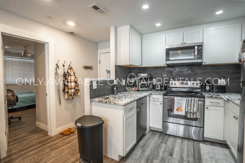 Private Room & Bathroom at The Avenues! property image