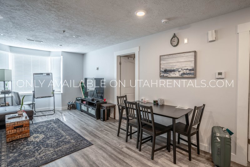 Private Room & Bathroom at The Avenues! property image