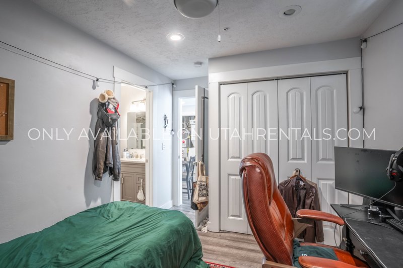 Private Room & Bathroom at The Avenues! property image