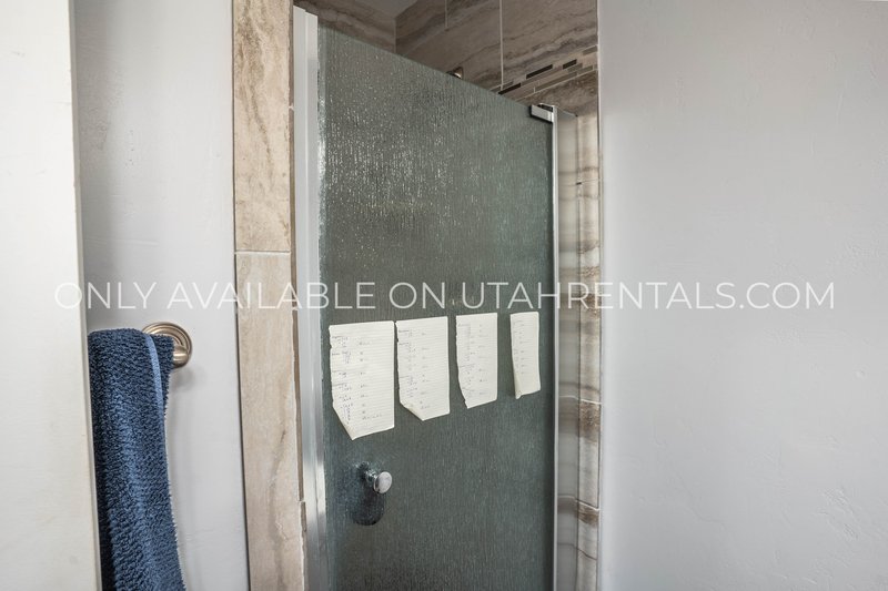 Private Room & Bathroom at The Avenues! property image