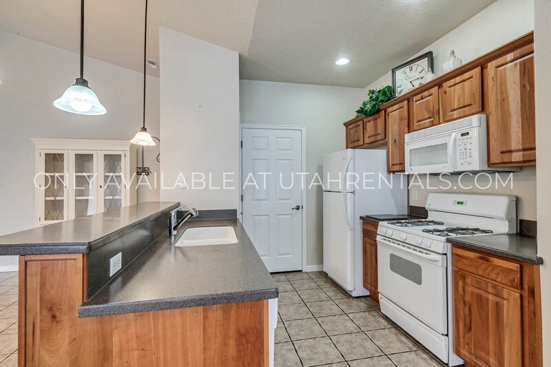 3 Bed 2 Bath Canyon Meadow Condo property image