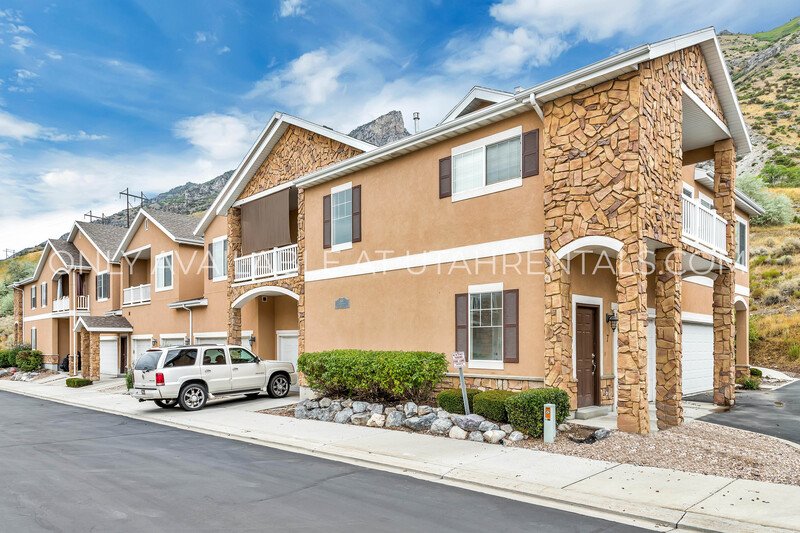 3 Bed 2 Bath Canyon Meadow Condo property image
