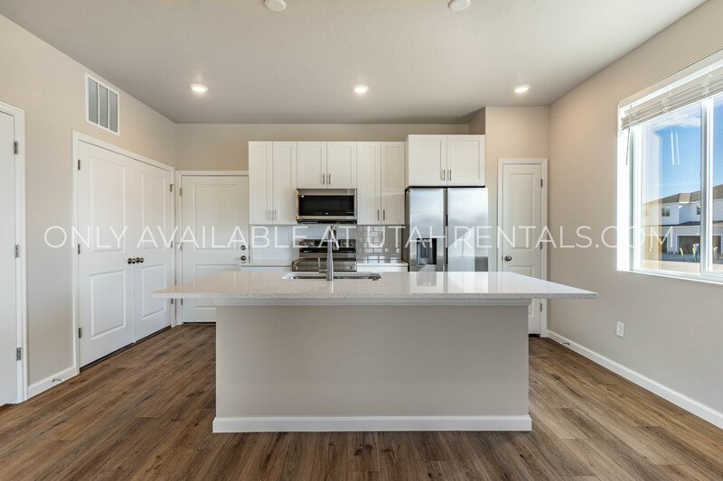 Brand New Saratoga Springs Home! property image