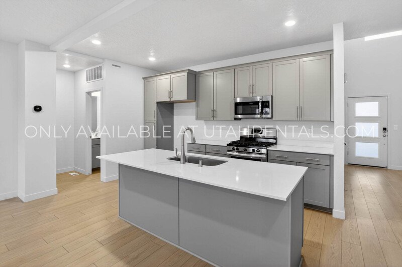 Large Spanish Fork townhome property image