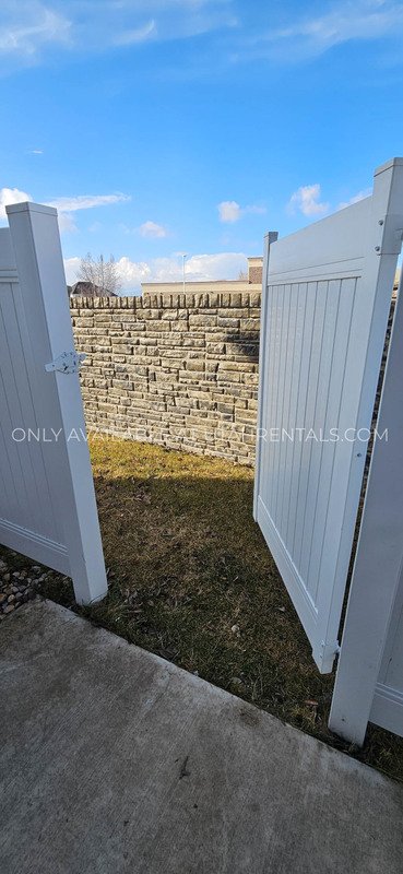 Large Spanish Fork townhome property image