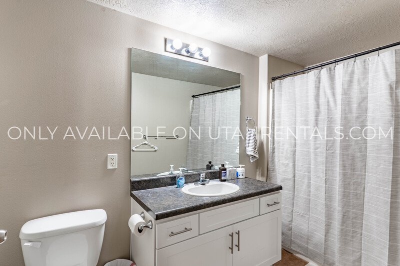 F2 - Rm3 (Mid Right) property image