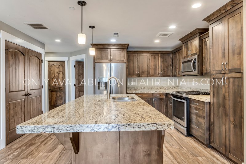 Beautiful, Pet Friendly Park's Edge Condo property image