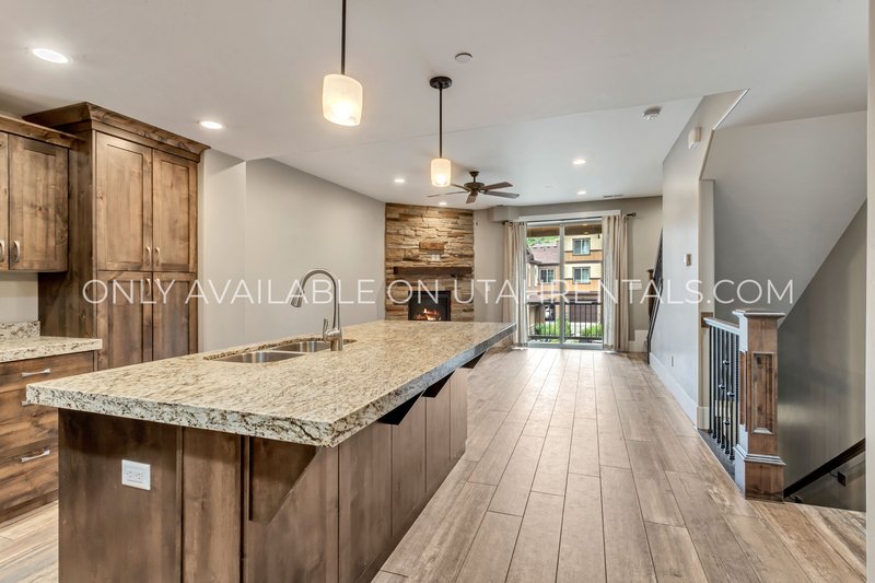 Beautiful, Pet Friendly Park's Edge Condo property image