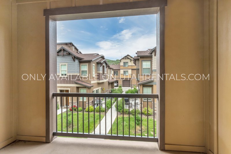 Beautiful, Pet Friendly Park's Edge Condo property image