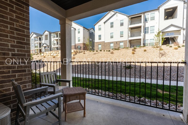 New 1st Floor Saratoga Springs condo! property image