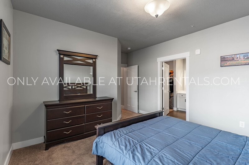 New 1st Floor Saratoga Springs condo! property image