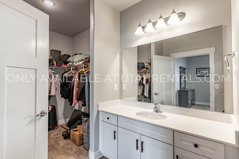 New 1st Floor Saratoga Springs condo! property image