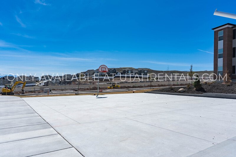 New 1st Floor Saratoga Springs condo! property image