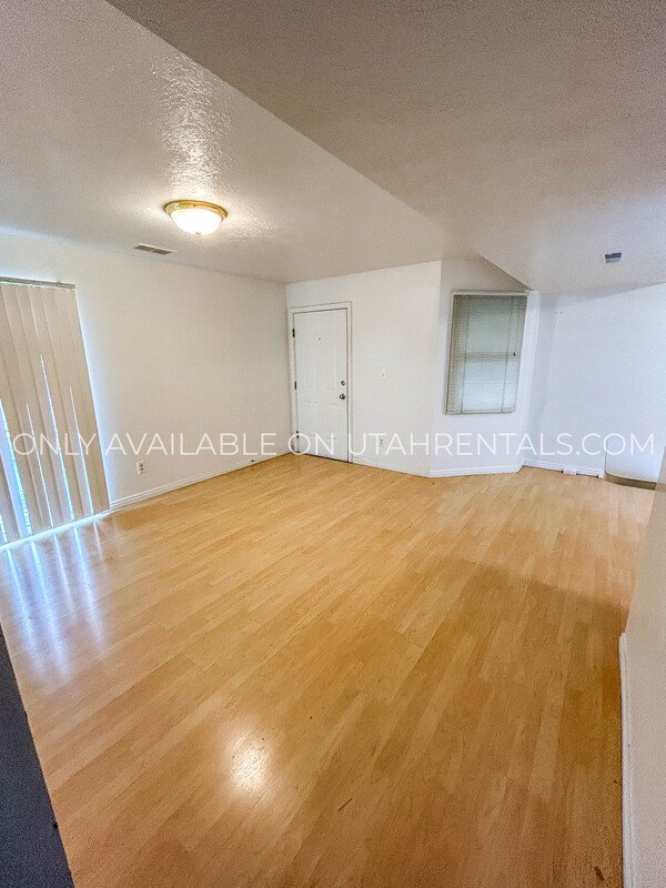 Beautiful 2nd Floor Condo! property image