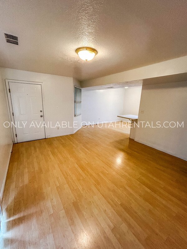 Beautiful 2nd Floor Condo! property image