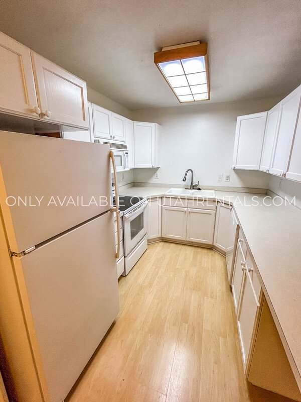 Beautiful 2nd Floor Condo! property image