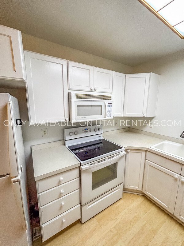 Beautiful 2nd Floor Condo! property image