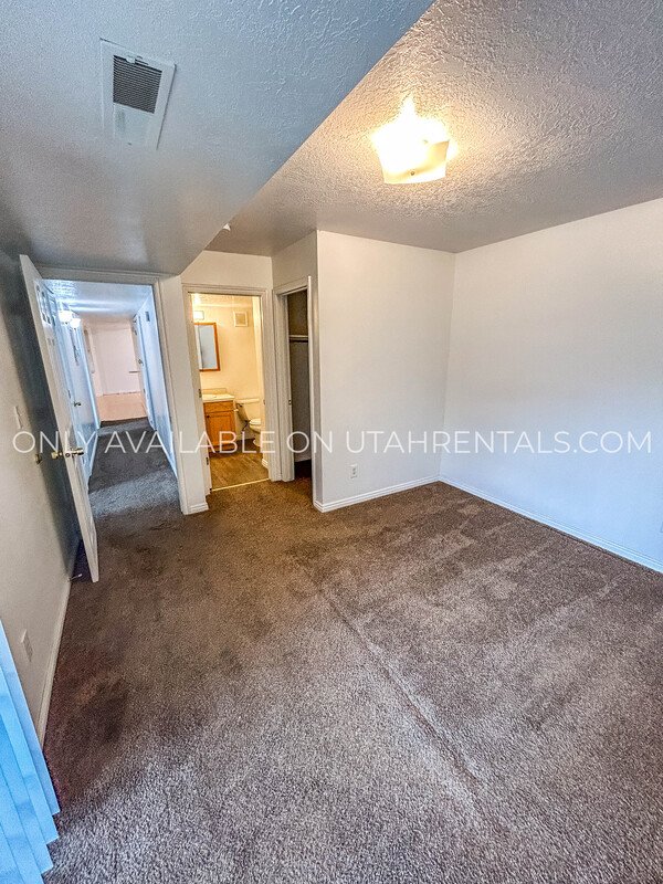 Beautiful 2nd Floor Condo! property image