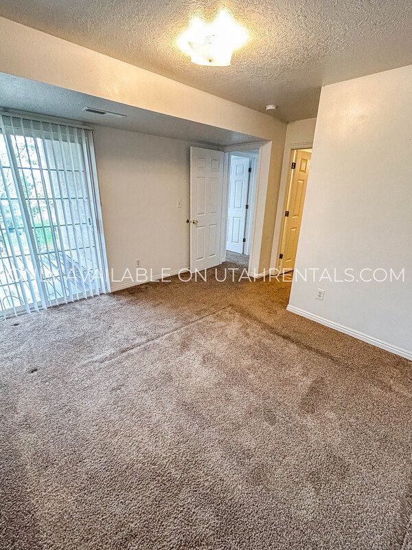 Beautiful 2nd Floor Condo! property image