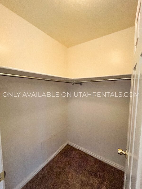 Beautiful 2nd Floor Condo! property image
