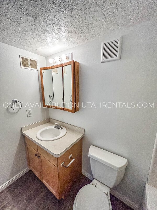 Beautiful 2nd Floor Condo! property image