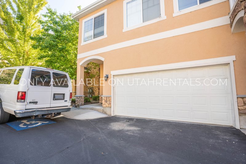 3 Bedroom 2 Bath in Canyon Meadows HOA property image