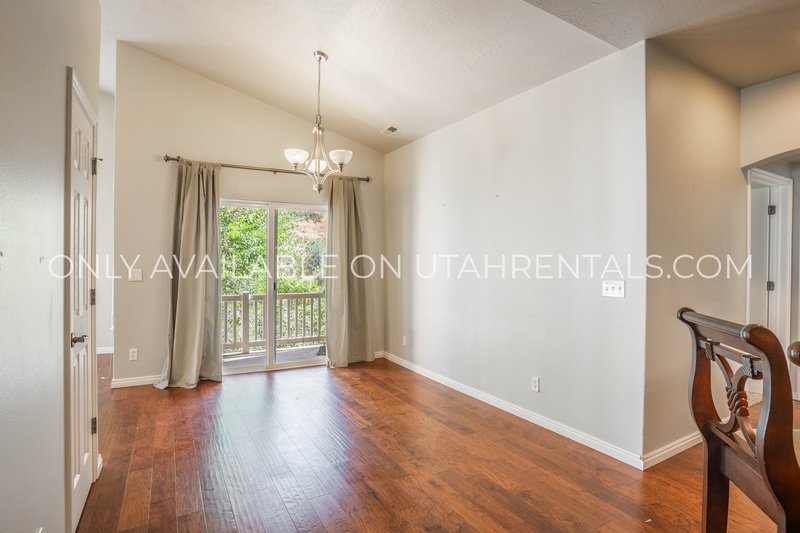 3 Bedroom 2 Bath in Canyon Meadows HOA property image