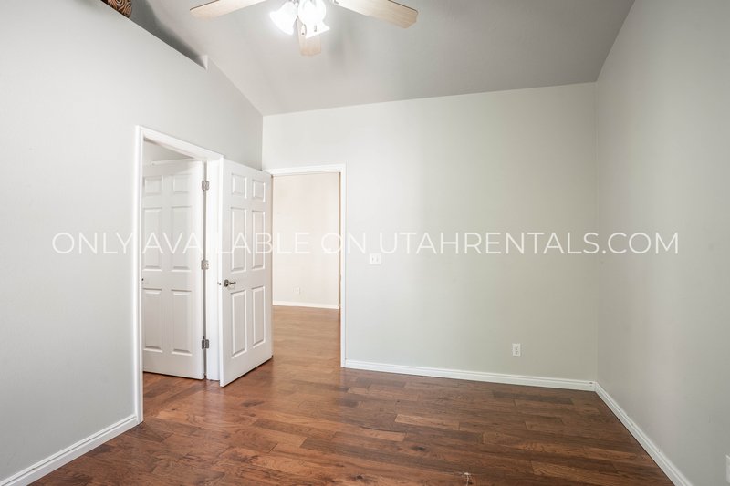 3 Bedroom 2 Bath in Canyon Meadows HOA property image